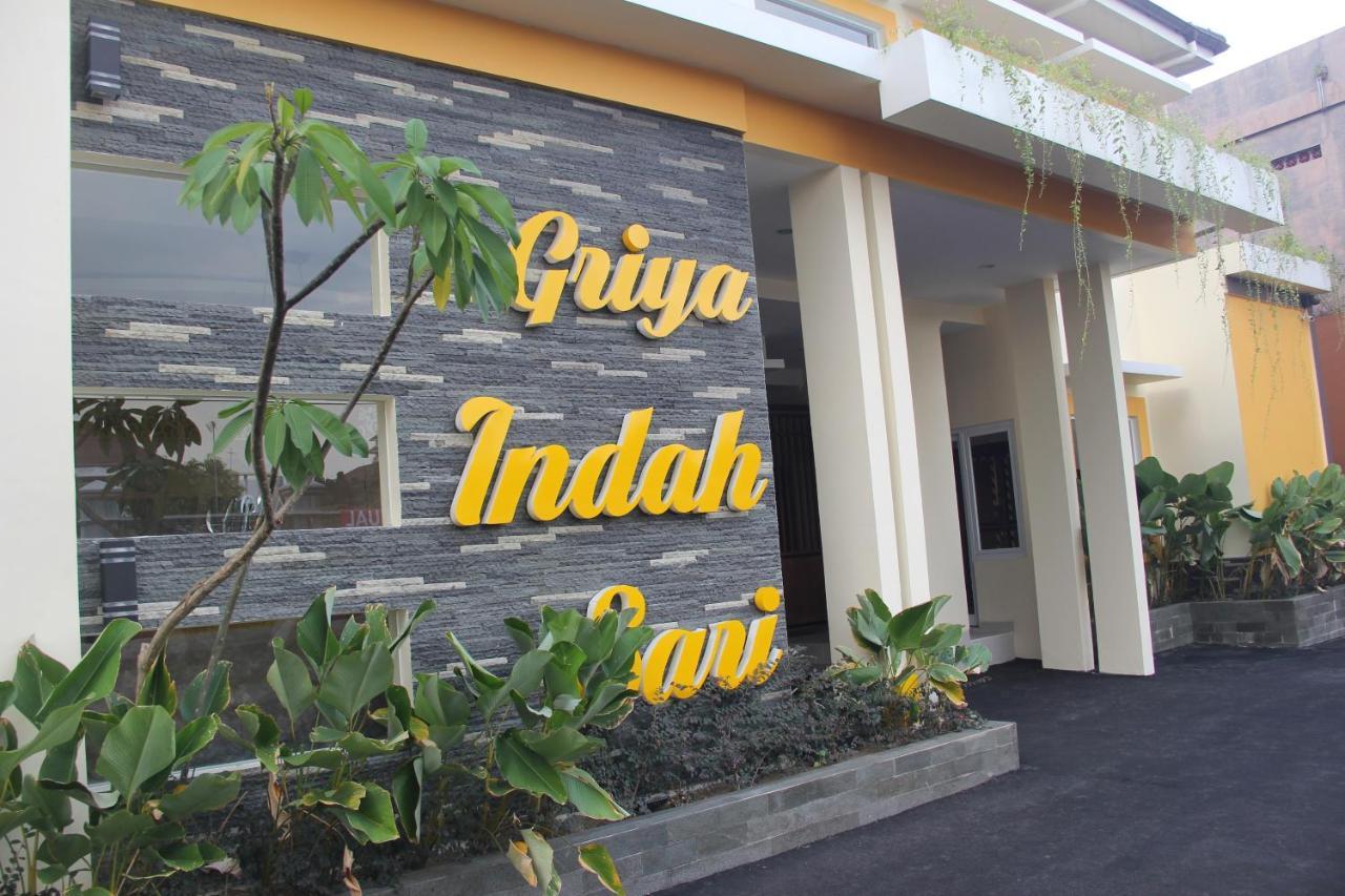 Griya Indah Sari Hotel Surakarta  Exterior photo