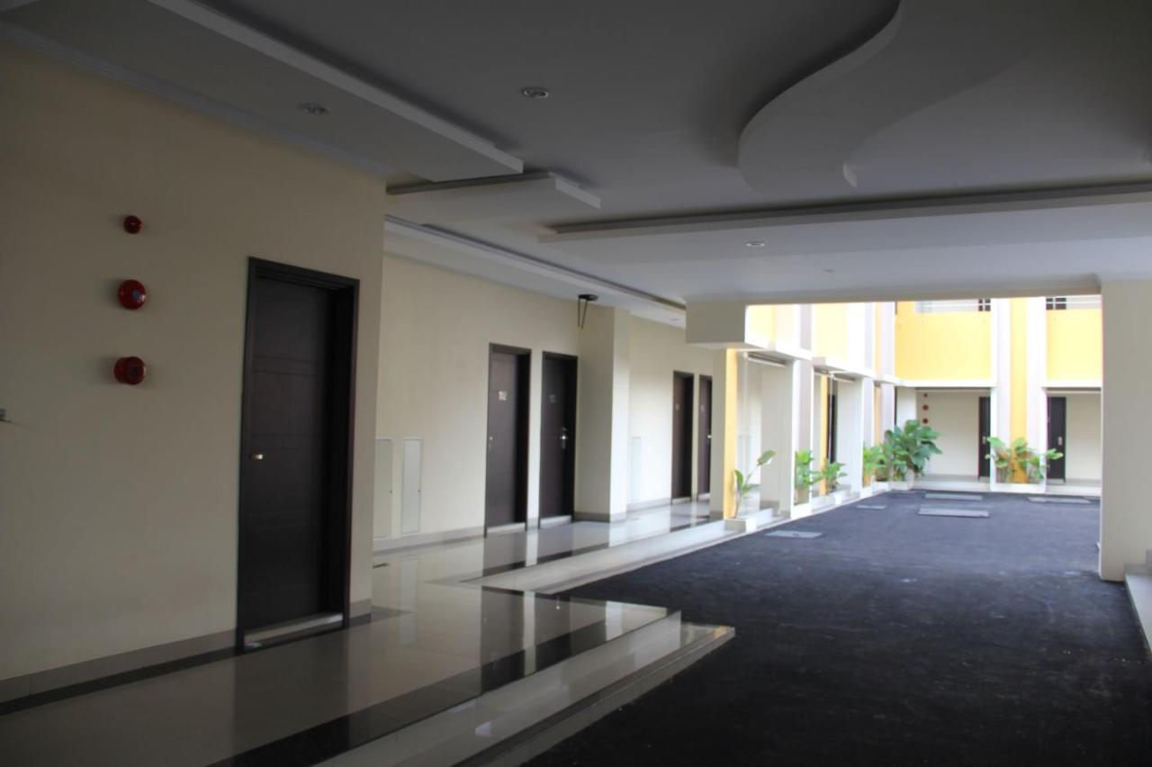 Griya Indah Sari Hotel Surakarta  Exterior photo